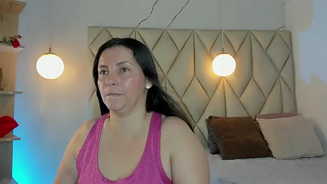 Snapshot of angelswets chatting on 06-05-26, 02:01 angelswets online show from 06-05-26, 02:01