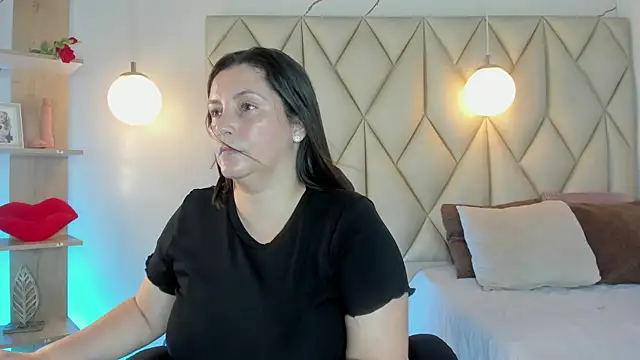 Snapshot of angelswets chatting on 06-04-26, 02:00 angelswets online show from 06-04-26, 02:00
