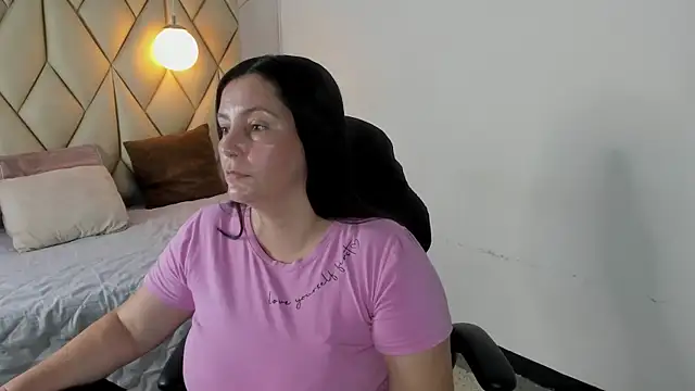Snapshot of angelswets chatting on 07-26-26, 02:02 angelswets online show from 07-26-26, 02:02
