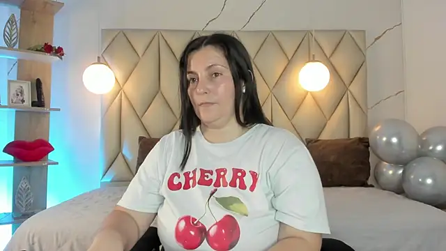 Snapshot of angelswets chatting on 06-25-26, 03:50 angelswets online show from 06-25-26, 03:50