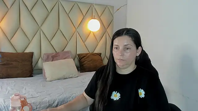 Snapshot of angelswets chatting on 07-18-26, 02:58 angelswets online show from 07-18-26, 02:58