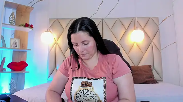 Snapshot of angelswets chatting on 06-18-26, 02:44 angelswets online show from 06-18-26, 02:44