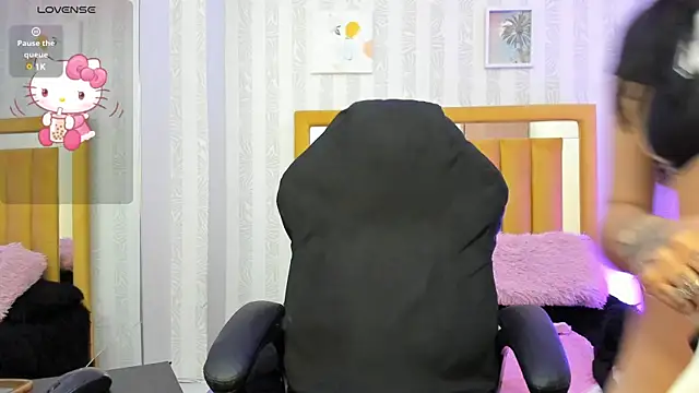 Snapshot of pettit_courtny chatting on 09-23-25, 11:12 pettit courtny online show from 09-23-25, 11:12