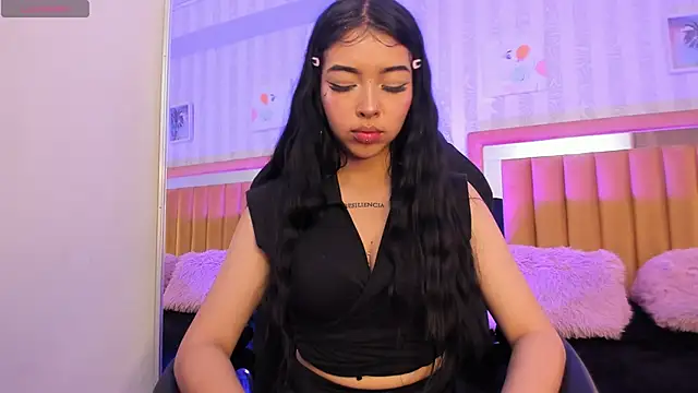 Snapshot of pettit_courtny chatting on 10-02-25, 08:45 pettit courtny online show from 10-02-25, 08:45