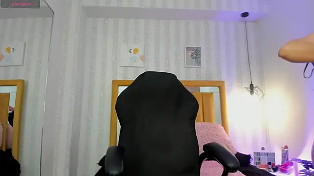 Snapshot of pettit_courtny chatting on 09-30-25, 08:04 pettit courtny online show from 09-30-25, 08:04