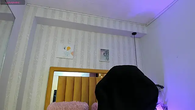 Snapshot of pettit_courtny chatting on 09-24-25, 08:37 pettit courtny online show from 09-24-25, 08:37