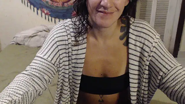 Snapshot of MissRebeka chatting on 05-11-26, 09:12 MissRebeka online show from 05-11-26, 09:12