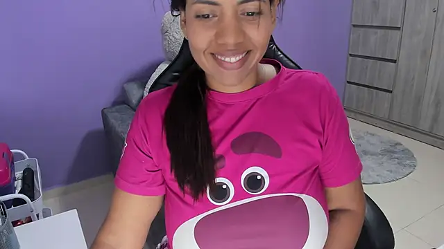 Snapshot of boomsar01 chatting on 02-09-26, 01:03 boomsar01 online show from 02-09-26, 01:03