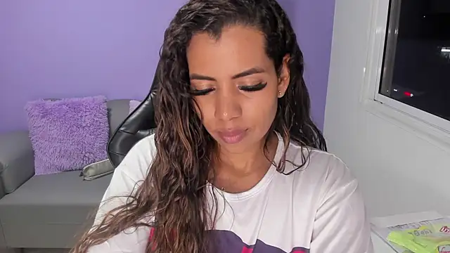 Snapshot of boomsar01 chatting on 02-01-25, 04:35 boomsar01 online show from 02-01-25, 04:35