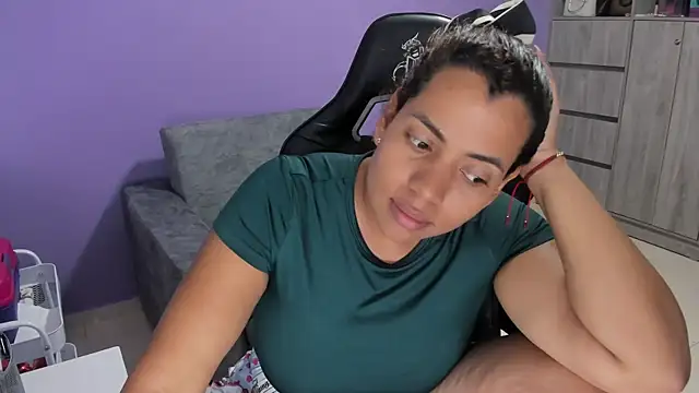 Snapshot of boomsar01 chatting on 02-05-26, 02:07 boomsar01 online show from 02-05-26, 02:07