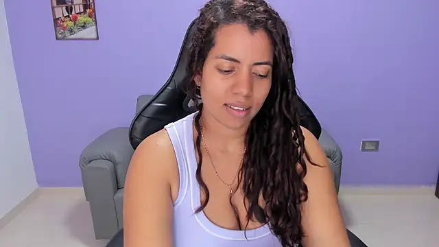 Snapshot of boomsar01 chatting on 09-09-25, 02:54 boomsar01 online show from 09-09-25, 02:54