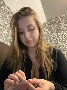 Snapshot of AlexissM chatting on 01-12-26, 10:44 AlexissM online show from 01-12-26, 10:44