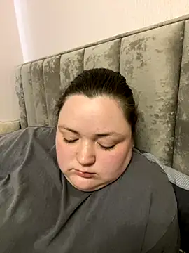 Snapshot of Alex_m chatting on 10-31-25, 10:23 Alex m online show from 10-31-25, 10:23