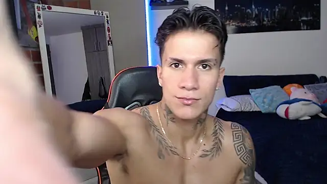 Snapshot of pettergrey1 chatting on 06-19-26, 08:25 pettergrey1 online show from 06-19-26, 08:25