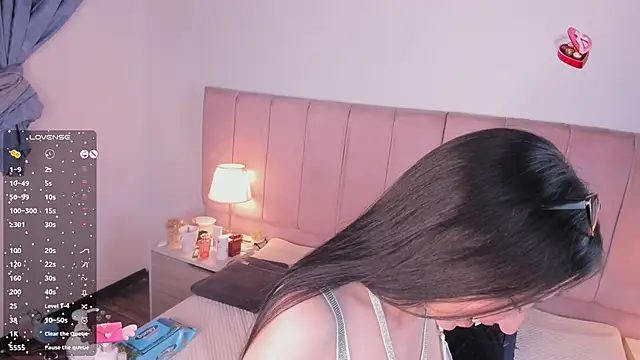 Snapshot of x_milu chatting on 09-26-25, 04:03 x milu online show from 09-26-25, 04:03