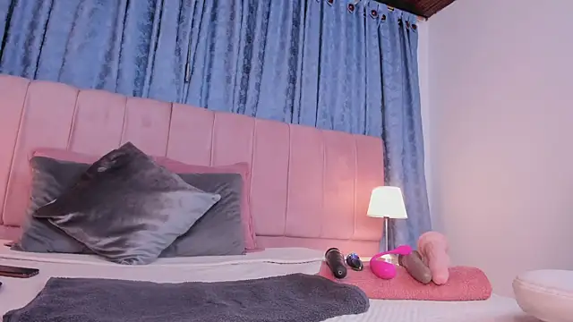 Snapshot of x_milu chatting on 11-09-25, 04:11 x milu online show from 11-09-25, 04:11