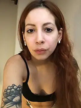 Snapshot of EffyScarlet chatting on 09-18-25, 05:27 EffyScarlet online show from 09-18-25, 05:27