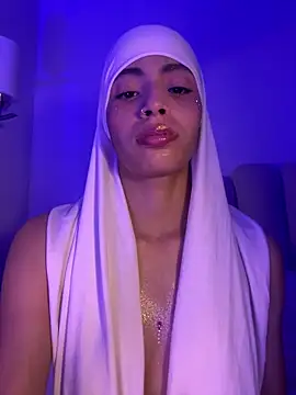 Snapshot of jhalila chatting on 12-21-25, 01:30 jhalila online show from 12-21-25, 01:30