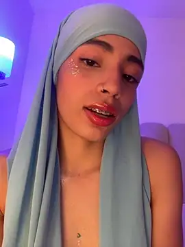 Snapshot of jhalila chatting on 11-30-25, 11:05 jhalila online show from 11-30-25, 11:05