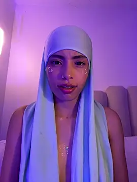 Snapshot of jhalila chatting on 10-19-25, 11:07 jhalila online show from 10-19-25, 11:07