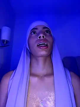 Snapshot of jhalila chatting on 11-16-25, 10:46 jhalila online show from 11-16-25, 10:46