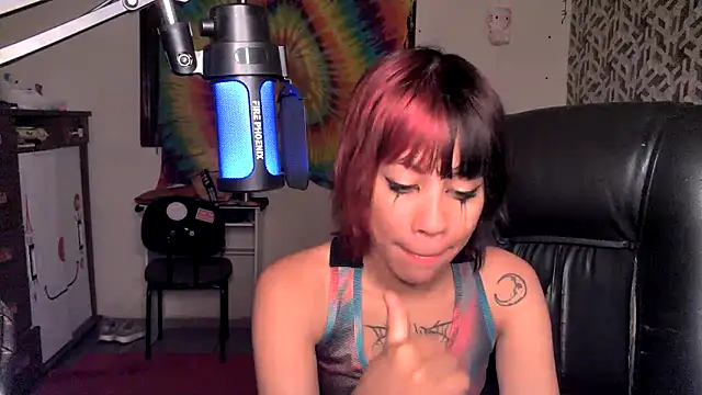 Snapshot of Liv_Alt chatting on 04-28-26, 07:18 Liv Alt online show from 04-28-26, 07:18