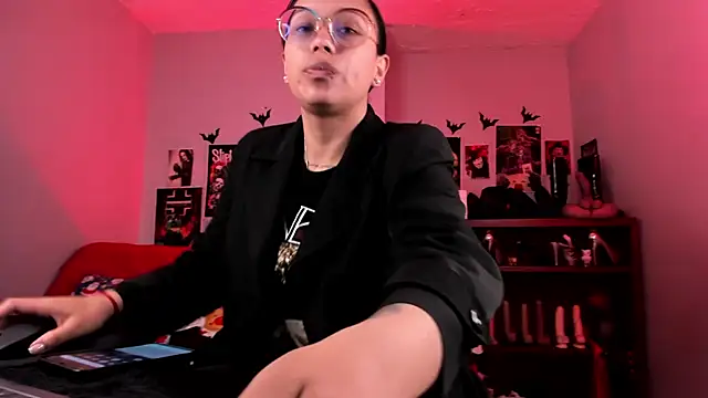 lilith-deveraux online show from 12-17-25, 01:49