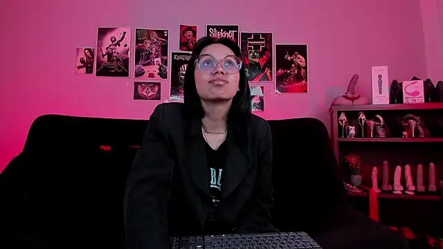 lilith-deveraux online show from 10-30-25, 04:04