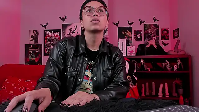 lilith-deveraux online show from 12-04-25, 04:50