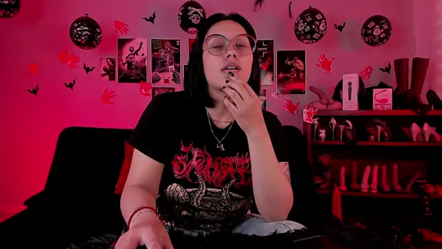 lilith-deveraux online show from 11-18-25, 02:42