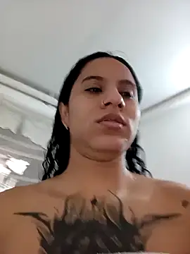 Snapshot of Karii-R chatting on 04-14-26, 01:05 Karii-R online show from 04-14-26, 01:05