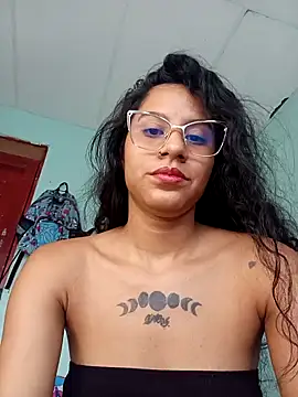 Snapshot of Karii-R chatting on 02-12-26, 02:39 Karii-R online show from 02-12-26, 02:39