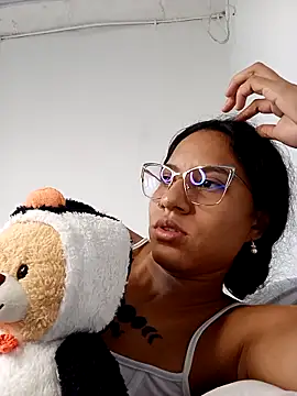 Karii-R online show from 12-18-25, 11:25