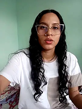 Snapshot of Karii-R chatting on 02-21-26, 04:31 Karii-R online show from 02-21-26, 04:31