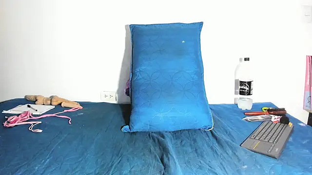 Snapshot of Arantza_Hill chatting on 10-31-25, 10:49 Arantza Hill online show from 10-31-25, 10:49