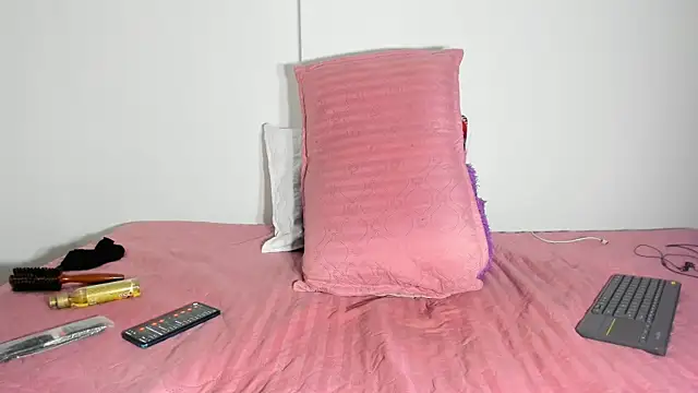 Snapshot of Arantza_Hill chatting on 12-20-25, 01:19 Arantza Hill online show from 12-20-25, 01:19