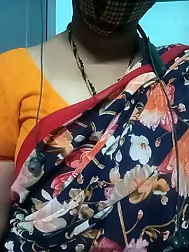 Snapshot of gunjan22 chatting on 10-28-25, 10:25 gunjan22 online show from 10-28-25, 10:25