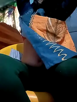 Snapshot of gunjan22 chatting on 03-20-25, 09:15 gunjan22 online show from 03-20-25, 09:15