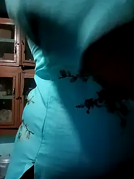 Snapshot of gunjan22 chatting on 09-08-25, 03:00 gunjan22 online show from 09-08-25, 03:00