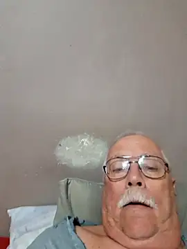 Snapshot of NawtyB1965 chatting on 06-12-26, 03:15 NawtyB1965 online show from 06-12-26, 03:15