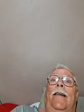 Snapshot of NawtyB1965 chatting on 06-05-26, 04:06 NawtyB1965 online show from 06-05-26, 04:06