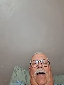 Snapshot of NawtyB1965 chatting on 06-10-26, 04:03 NawtyB1965 online show from 06-10-26, 04:03
