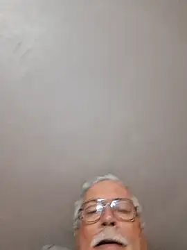 Snapshot of NawtyB1965 chatting on 05-06-26, 04:16 NawtyB1965 online show from 05-06-26, 04:16