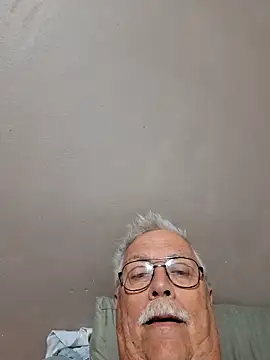 Snapshot of NawtyB1965 chatting on 06-06-26, 04:07 NawtyB1965 online show from 06-06-26, 04:07