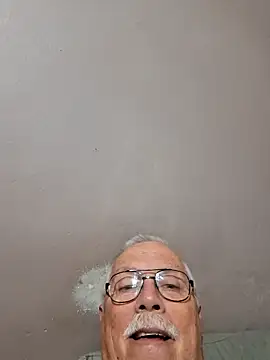 Snapshot of NawtyB1965 chatting on 06-15-26, 04:12 NawtyB1965 online show from 06-15-26, 04:12