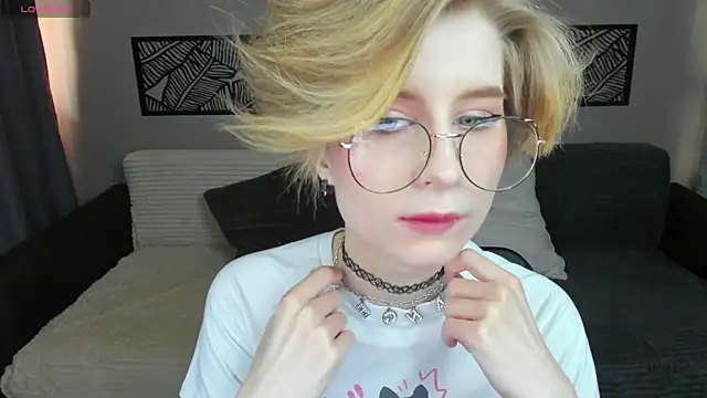 Snapshot of Angel_Jules chatting on 03-21-25, 12:51 Angel Jules online show from 03-21-25, 12:51