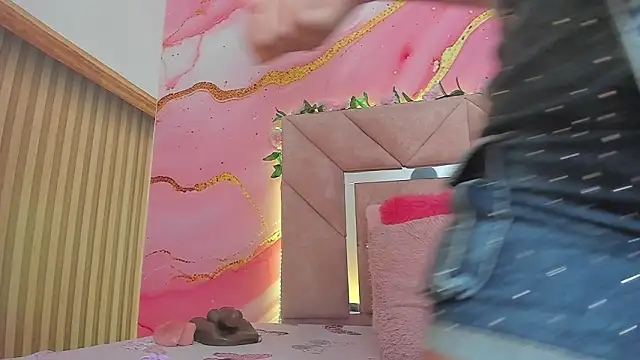 Snapshot of Taylor__cooper chatting on 02-10-26, 06:40 Taylor cooper online show from 02-10-26, 06:40