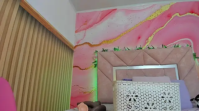 Taylor  cooper online show from 04-15-26, 06:34