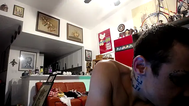Snapshot of Amirkhai chatting on 10-23-25, 11:20 Amirkhai online show from 10-23-25, 11:20