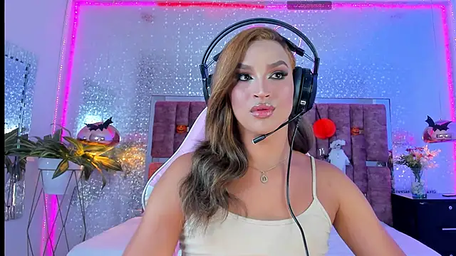KylieVictoria online show from 10-20-25, 04:25